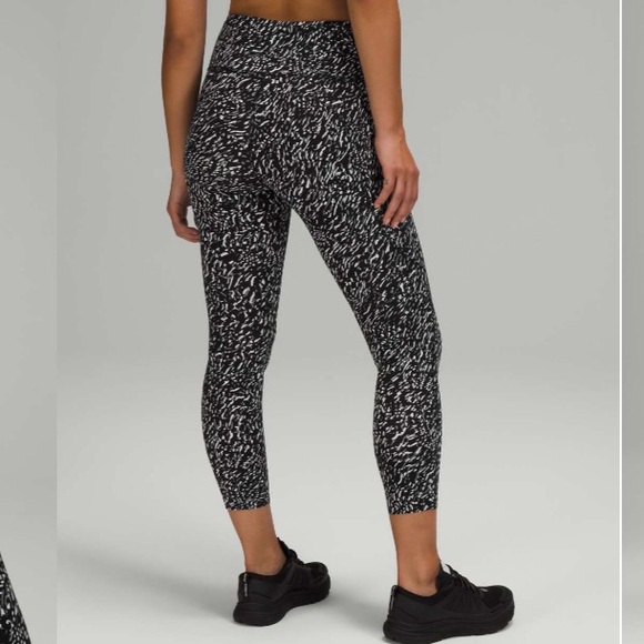 Lululemon Fast and Free High Rise Crop 23" in Speckle Trail Black Multi Size 10 - Picture 2 of 13